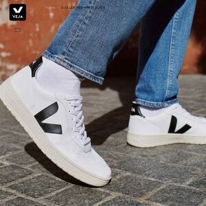 Veja V-10 Leather  Lace-Up Sneakers White / Black